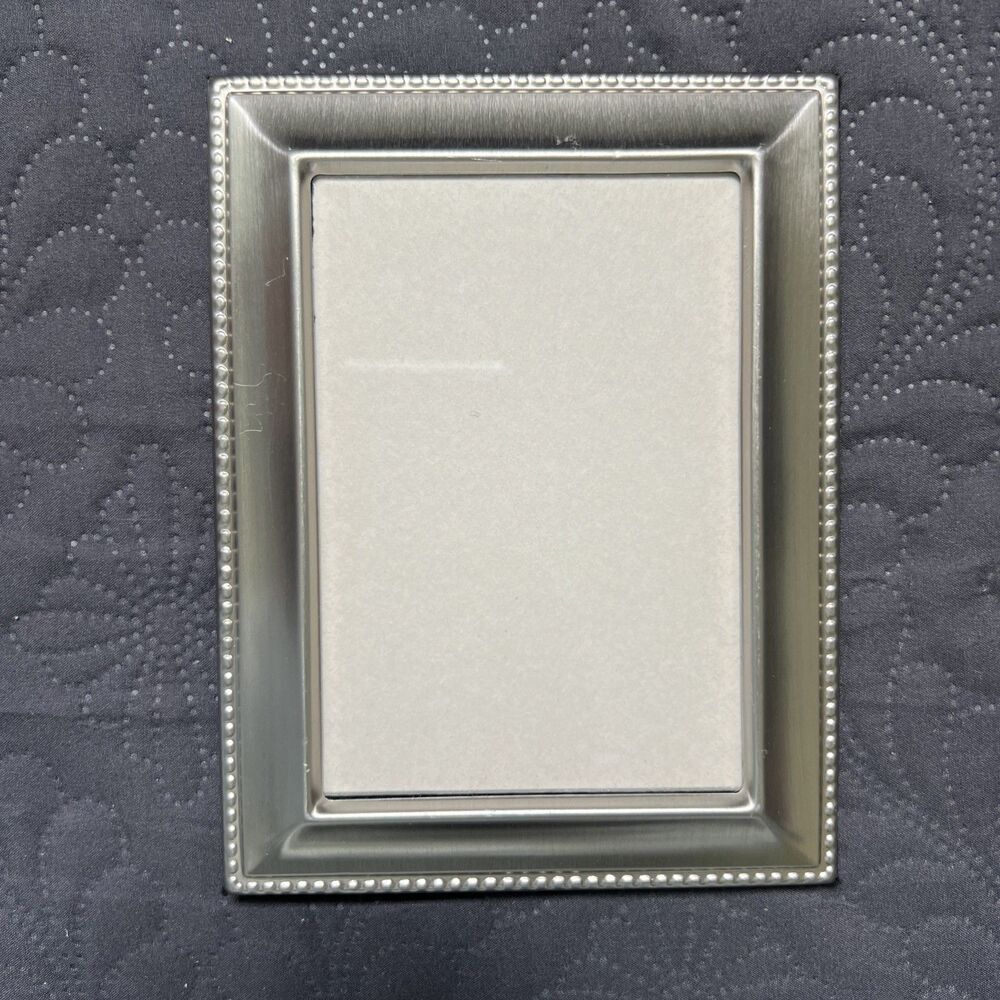 VTG Connoisseur Silver Tone Bead Edge Photo Frame 4 x 6 Home Decor Accents Gift